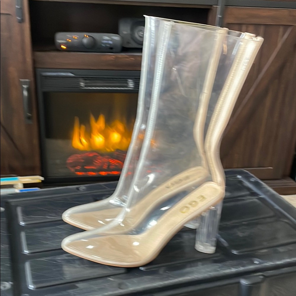 Cream Heeled Boots with Chunky Heel and Pointed Toe